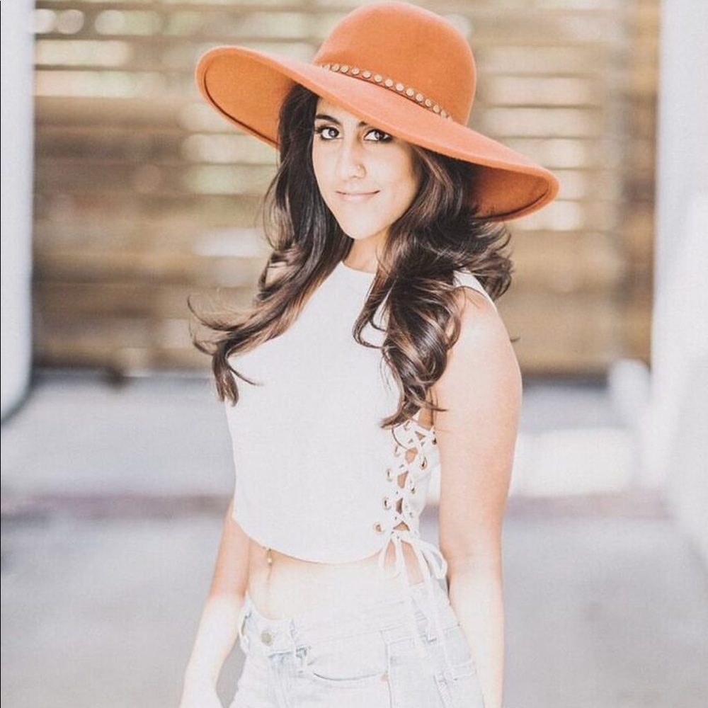 BCBG rust color hat